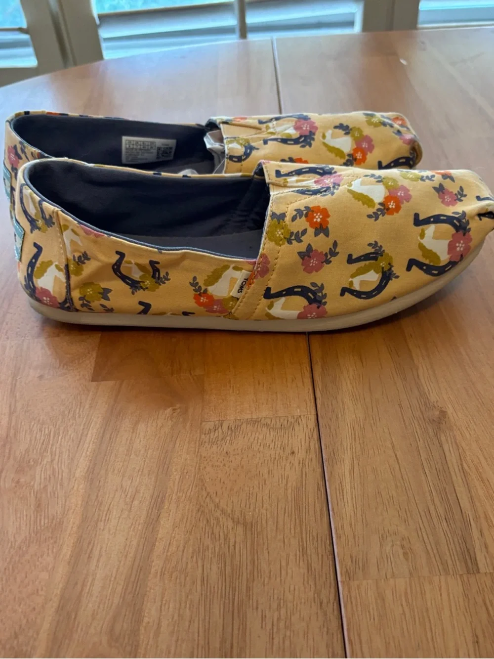 TOMS Alpargata Apricot Slip-On Shoes with Horseshoe Print ~ Women’s 9 ~